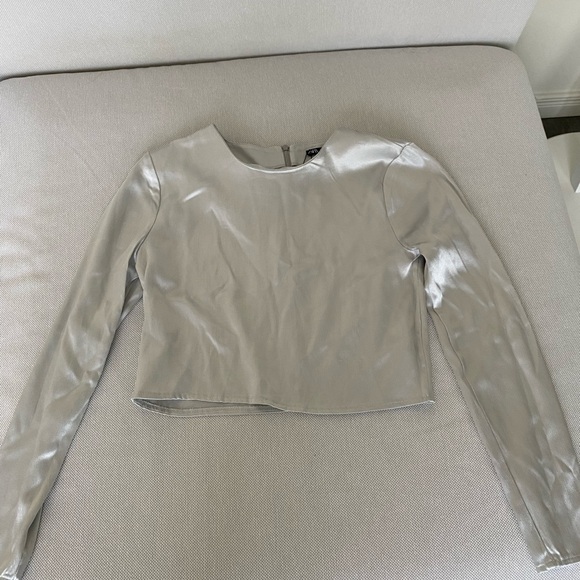🛍️NEW ZARA SATIN EFFECT SHOULDER PAD TOP - Picture 2 of 4